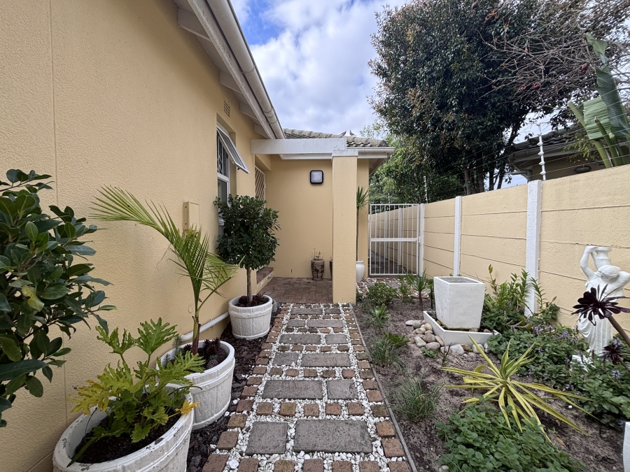 To Let 3 Bedroom Property for Rent in Sunningdale Western Cape